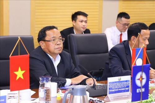 Tăng cường hợp tác Việt Nam - Lào trong lĩnh vực ngân hàng, điện lực