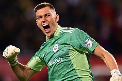 Real cạnh tranh với Bayern và Chelsea thủ môn 18 tuổi
