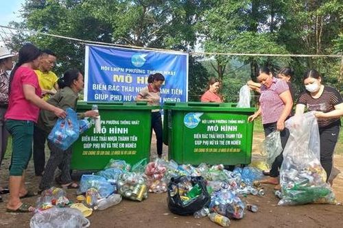Phụ nữ TP Hòa Bình ra mắt mô hình 'thu gom, phân loại, xử lý rác tại hộ gia đình'