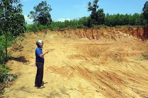 'Nóng' tình trạng khai thác đất san lấp trái phép tại Tiên Phước