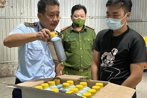 Phát hiện kho thuốc bảo vệ thực vật giả tại Hà Nội