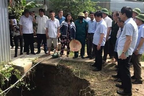 Tụt nước ngầm làm xuất hiện 'hố tử thần'