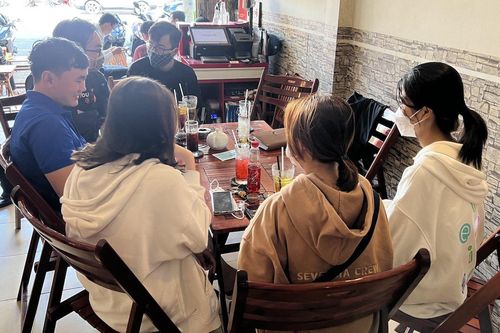 Cảnh sát điều tra việc hàng trăm sinh viên bị lừa