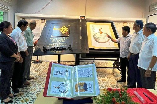 Ra mắt quyển sách thư pháp khổ lớn về Danh nhân Nguyễn Đình Chiểu