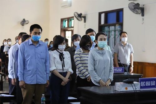 Tuyên 642 tháng tù đối với 13 bị cáo trong vụ nâng giá thiết bị y tế ở Hà Tĩnh