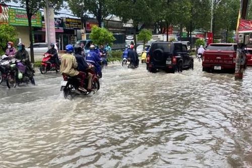 Đồng Nai: Mưa lớn kéo dài làm nhiều tuyến đường ngập nặng