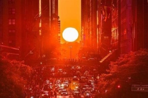 Mỹ: Ngắm cảnh hoàng hôn đặc biệt khi mặt trời nằm thẳng hàng với đường phố