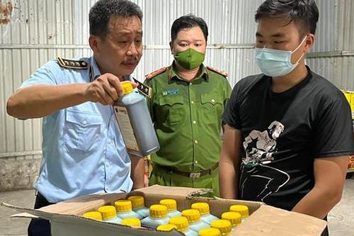 'Đột kích' xóa sổ kho thuốc bảo vệ thực vật giả mạo thương hiệu Việt