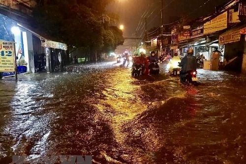 Thành phố Hồ Chí Minh: Mưa to kéo dài, nhiều tuyến đường ngập nặng