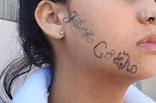 Brazil: Kỳ lạ kẻ bắt cóc bạn gái cũ để xăm tên mình lên mặt