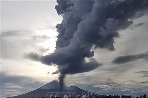 Núi lửa Ulawun ở Papua New Guinea phun trào