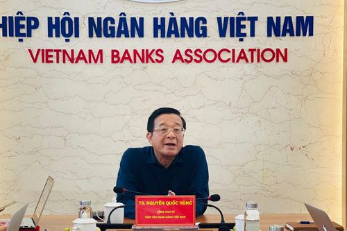 Không siết nhưng cẩn trọng với tín dụng bất động sản