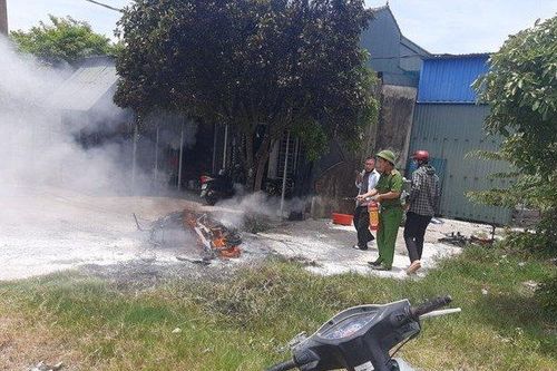 Công an làm rõ vụ vợ chồng cãi nhau, mang xe tay ga ra châm lửa đốt