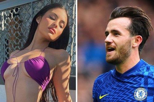 Hậu vệ của Chelsea cặp kè sao nữ xinh đẹp nổi tiếng trên Netflix