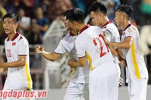 ĐT Việt Nam lên hạng 95 thế giới, bỏ xa ĐT Thái Lan 16 bậc