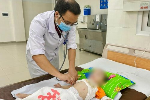 Có thói quen này trước khi ngủ, bé 9 tháng tuổi sặc sữa, ngưng thở phải nhập viện nguy kịch