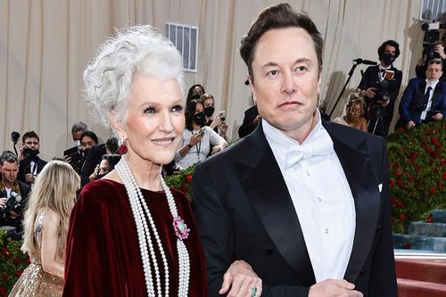 Bí quyết ăn kiêng giúp mẹ tỷ phú Elon Musk 'thẳng tiến' lên bìa tạp chí áo tắm ở tuổi 74