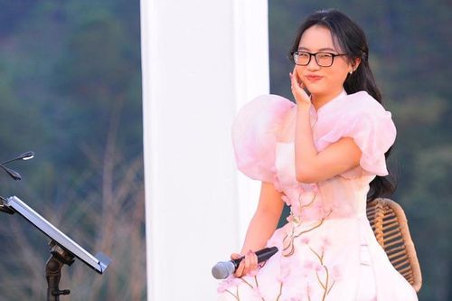 Phương Mỹ Chi lên tiếng khi bị nói bỏ bê ca hát