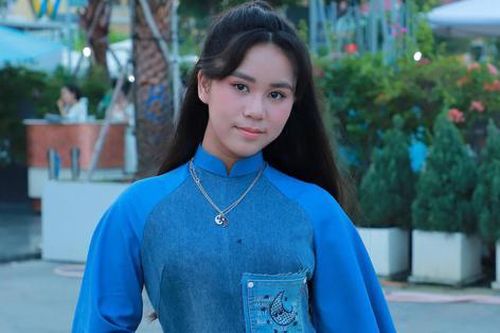 Hoa hậu nhí Bella Vũ diện áo dài tái chế từ 4 chiếc quần jeans cũ