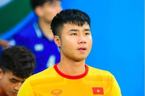 Thủ môn Văn Toản xin lỗi đồng đội, nguy cơ nghỉ hết vòng bảng