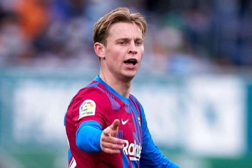 Xavi thuyết phục De Jong rời Barca