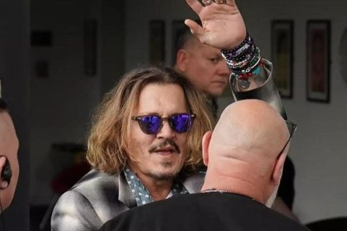 Hình ảnh đầu tiên của Johnny Depp sau khi thắng kiện