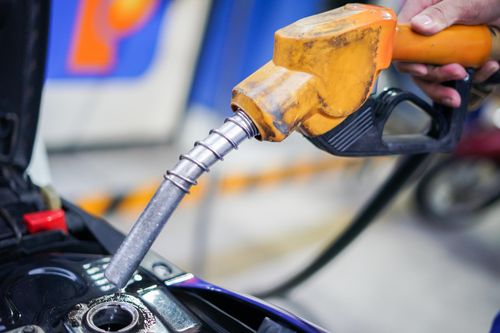 Việt Nam khó nhập xăng của Malaysia giá 13.000 đồng/lít