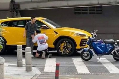 Người đàn ông xin lỗi khi va chạm với Lamborghini ở Trung Quốc
