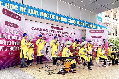 Đưa nhạc cụ dân tộc đến các trường trung học phổ thông ở Thủ đô