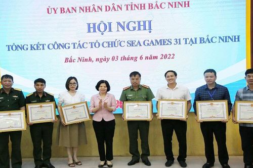 Khen thưởng các tập thể, cá nhân có thành tích xuất sắc tại SEA Games 31