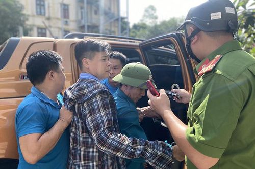 Khen thưởng thành tích truy bắt phạm nhân bỏ trốn Triệu Quân Sự