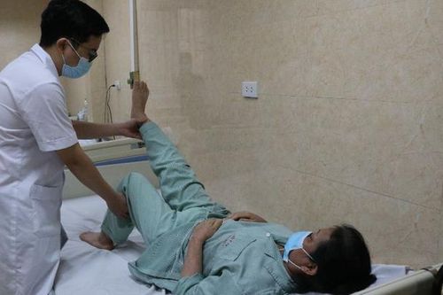 Điều trị thành công giúp ca bệnh mắc viêm tủy thị thần kinh thoát liệt