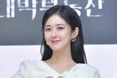 'Mỹ nhân không tuổi' Jang Nara kết hôn ở tuổi 41