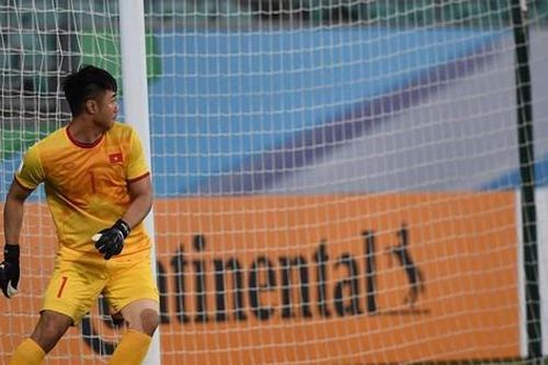 Thủ môn Văn Toản chấn thương nặng sau sai lầm trước U23 Thái Lan