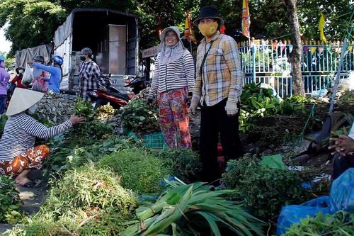 Phiên chợ chỉ bán các loại lá ở Quảng Nam