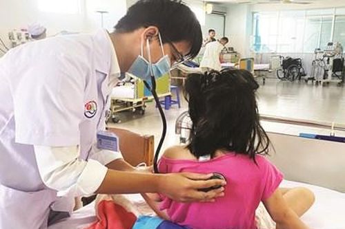 Cứu sống bé gái 5 tuổi đuối nước nguy kịch