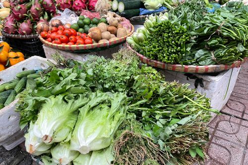 Hà Nội: Rau xanh tăng giá 'bỏng tay' khiến người tiêu dùng choáng váng