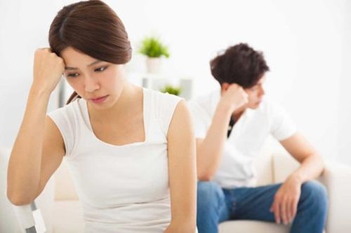Mang tiếng ăn bám vì ở nhà bố mẹ vợ mua, muốn chuyển đi thì vợ lại đòi ly hôn