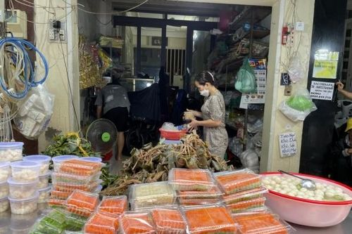 Thị trường Tết Đoan ngọ tại TP. Hồ Chí Minh nhộn nhịp, giá ổn định