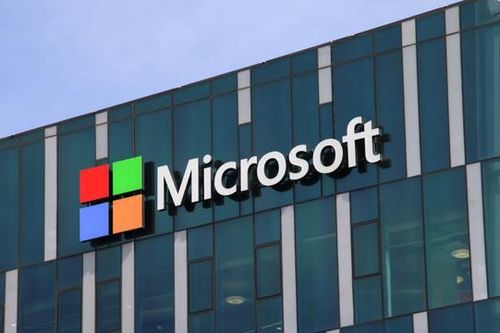 Microsoft hạ dự báo kinh doanh quý IV khi đồng bạc xanh mạnh lên