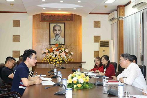 Bí thư Tỉnh ủy Nguyễn Hải Ninh làm việc với đoàn làm phim tài liệu 'Khánh Hòa - Khát vọng phát triển'