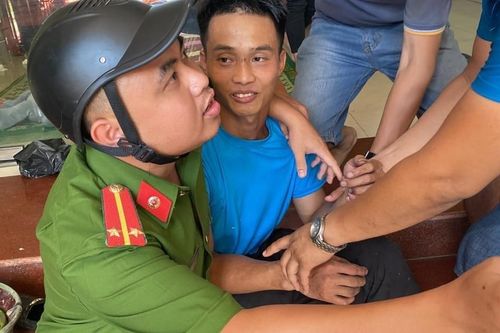Trao thưởng cho Công an xã Yên Dương