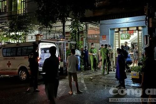 Người đàn ông bị điện giật tử vong, điện thoại cắm sạc nằm trên ngực