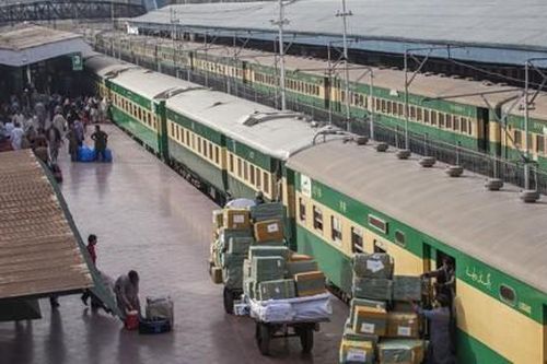 Cưỡng hiếp tập thể trên tàu hỏa gây chấn động Pakistan