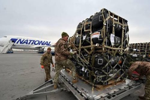 Interpol: Vũ khí gửi đến Ukraine có thể bị bán ra chợ đen