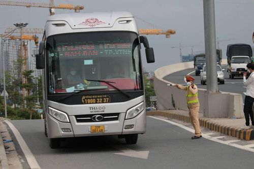 Xử lý xe khách chạy 'rùa bò' đón khách tùy tiện