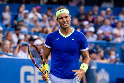 Nadal nguy cơ giải nghệ vì bệnh hiếm gặp