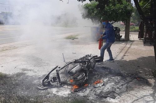 Giận vợ, đốt xe