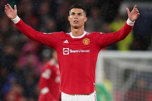 Ronaldo ở lại Man United, thêm hai cầu thủ ra đi