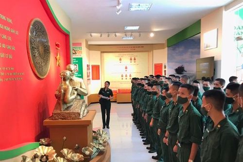 Giáo dục chính trị, tư tưởng cho gần 100 chiến sĩ mới